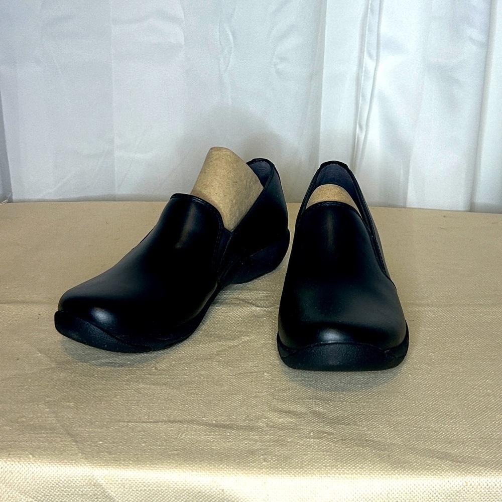 New in box Dansko slip on size 37
